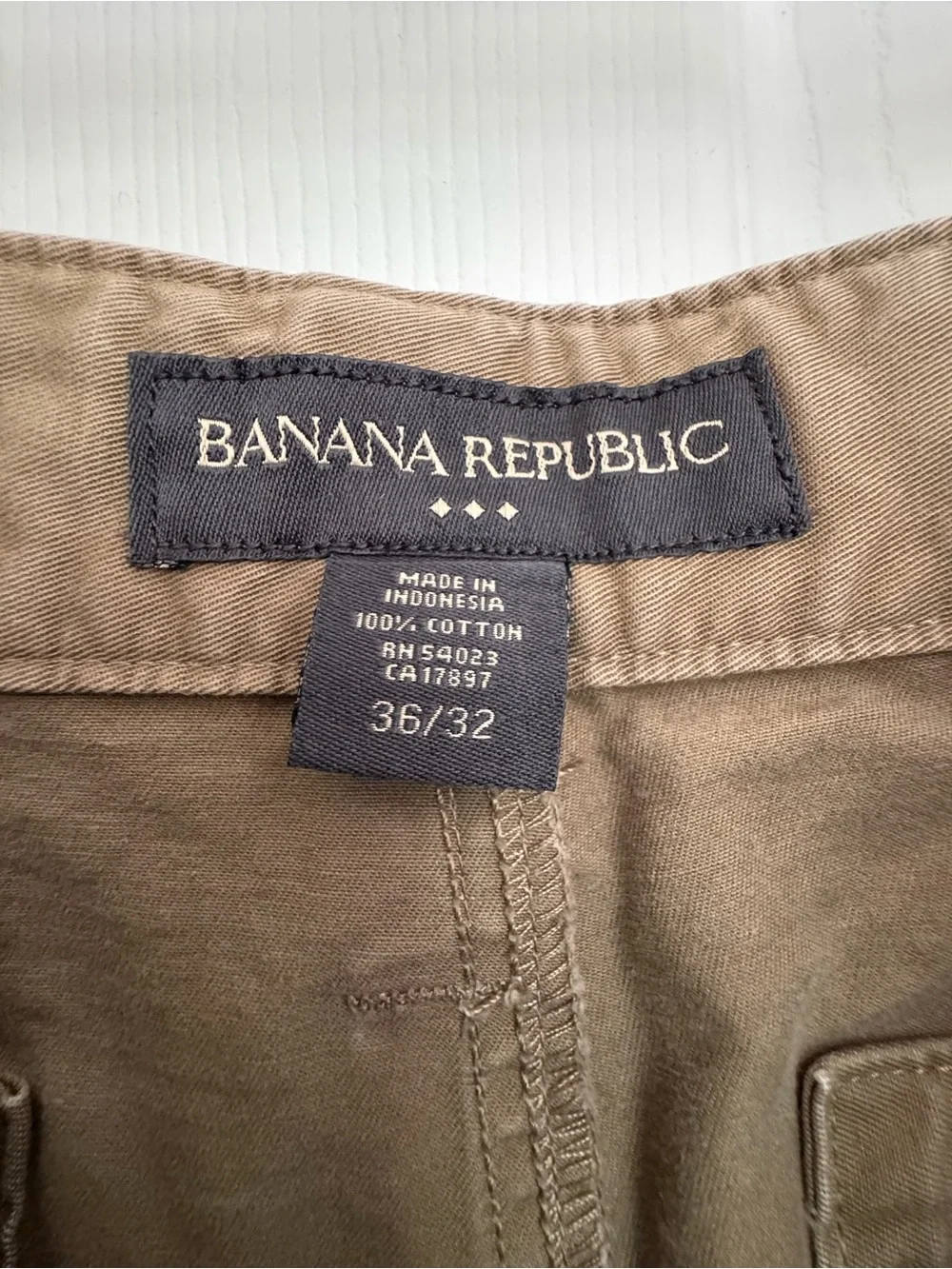 Banana Republic Men's Chino Pants in Olive